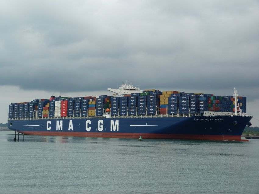 Контейнеровоз CMA CGM Jules Verne